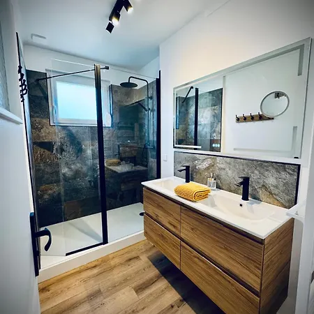 Au Bord De Vire דירה *